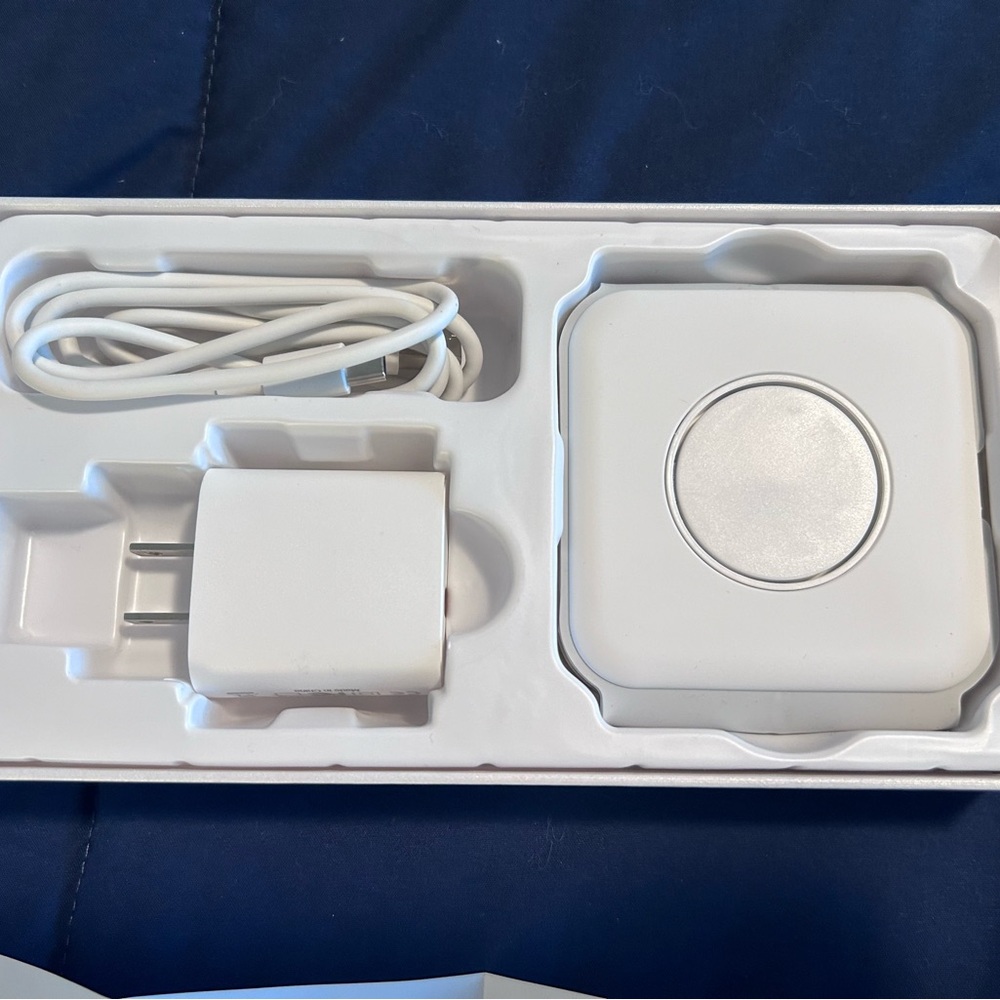 UCOMX • 3 in 1 Magnetic Wireless Charger • Portable • White • - Picture 5 of 7